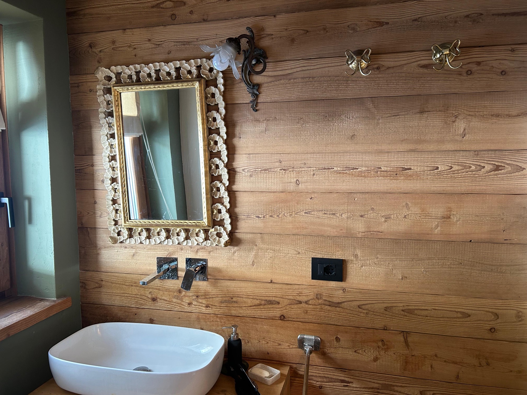 Bathroom detail