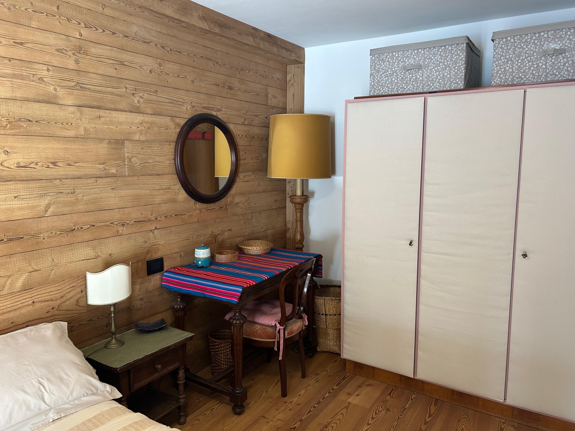 Double bedroom detail